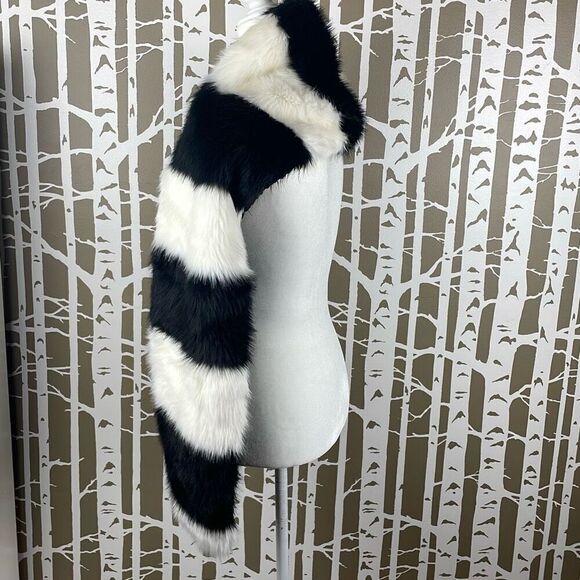 Faux Fur Black White Stripe Scarf - Picture 5 of 8